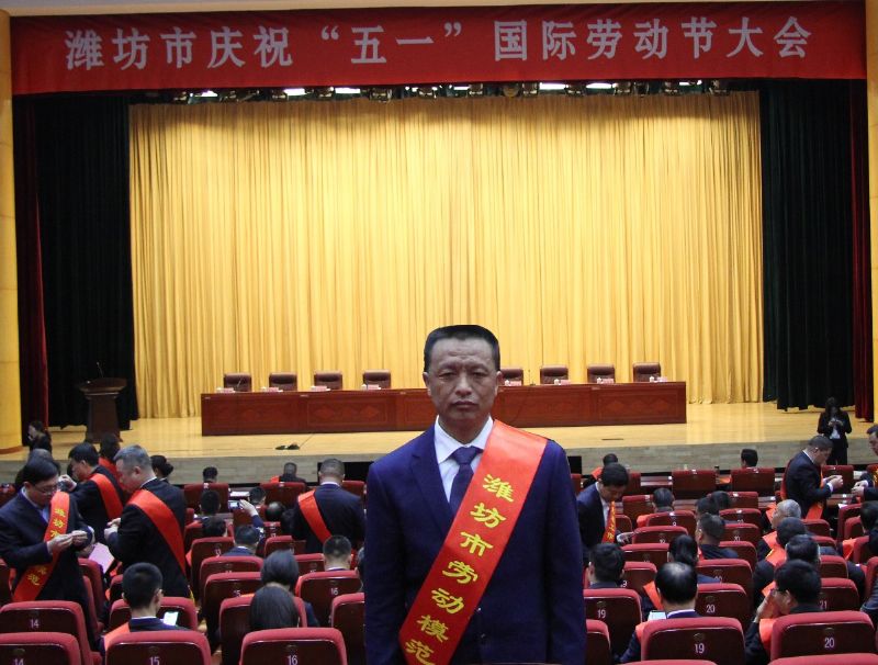 【員工風(fēng)采】龍港無機(jī)硅員工徐成海榮獲“濰坊市勞動(dòng)模范”榮譽(yù)稱號(hào)！
