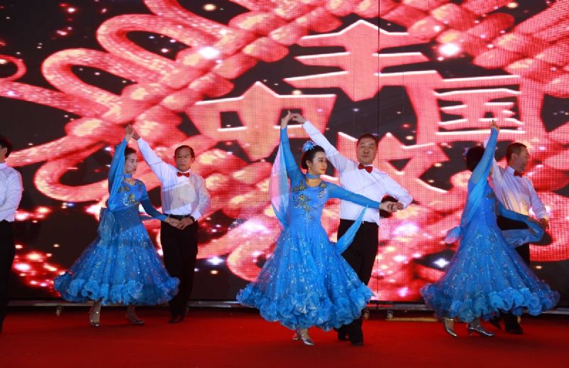 “凝心聚力 ·砥礪前行”— 龍港集團(tuán)2020新春年會(huì)完美收官！