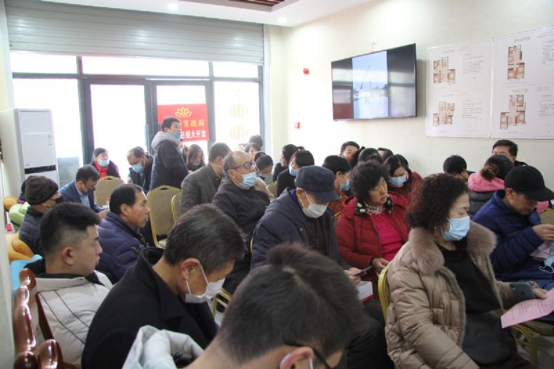 人山人海，瘋狂搶購丨直擊龍港·育德園開盤火爆現場！