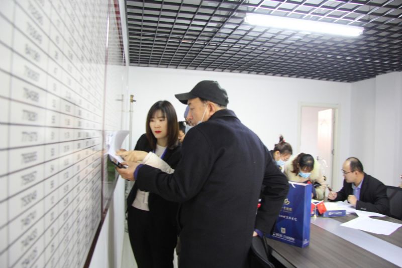人山人海，瘋狂搶購丨直擊龍港·育德園開盤火爆現場！