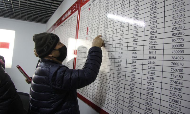 人山人海，瘋狂搶購丨直擊龍港·育德園開盤火爆現場！