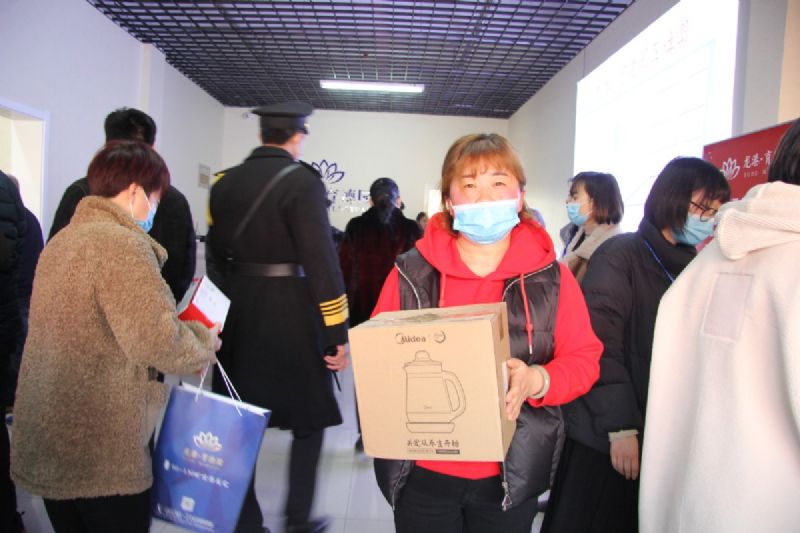 人山人海，瘋狂搶購丨直擊龍港·育德園開盤火爆現場！