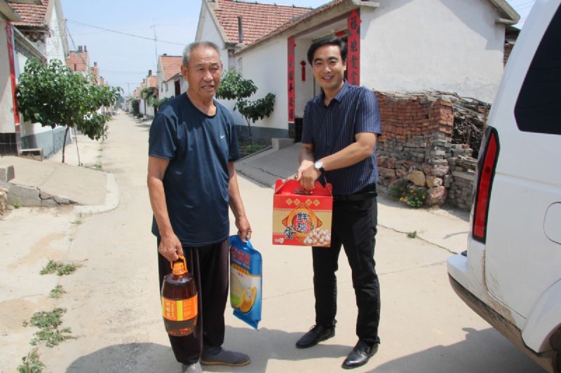 情系老黨員，慰問(wèn)暖人心——新生代企業(yè)家代表、龍港集團(tuán)常務(wù)副總經(jīng)理王敬武走訪慰問(wèn)老黨員
